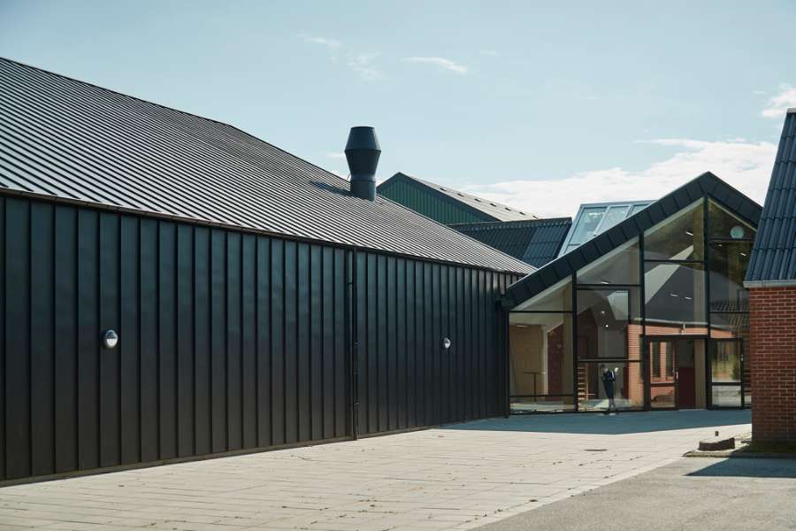 Modern sports hall with modern cladding, Trælundvej 3, 7400 Herning